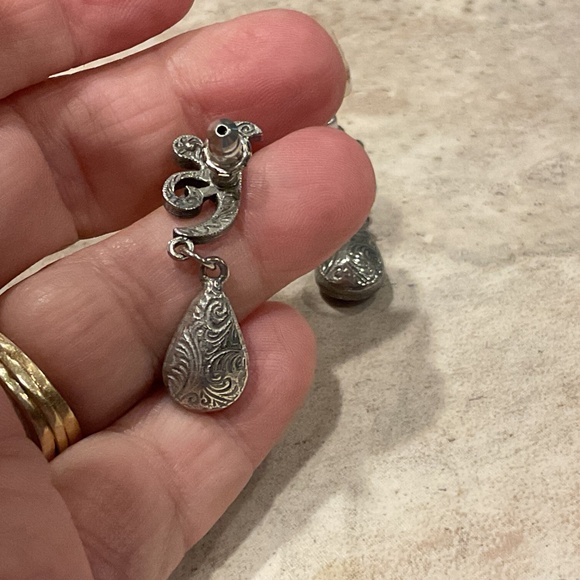 Marcasite pierced earrings purple teardrop stone dangle 1” vintage - Picture 5 of 8